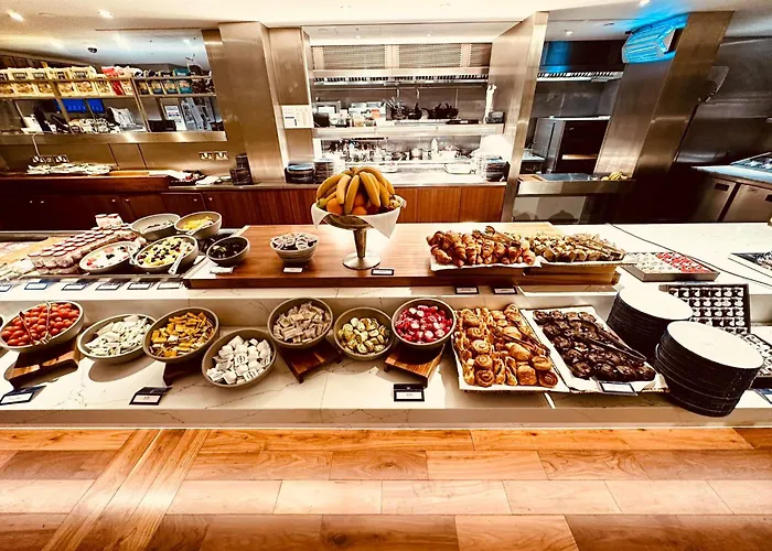 Rochester Hotel By Blue Orchid Londra